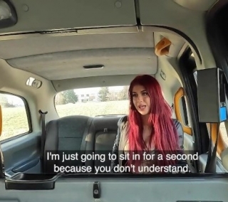 Egy hajlékony sunci utazott a kamu taxival