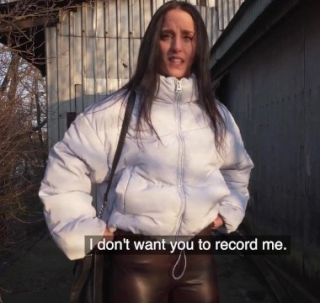 A szabadban kezdték, egy raktárban folytatták