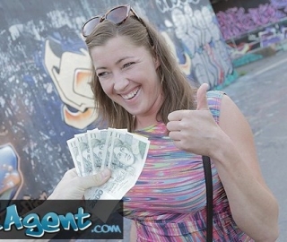 Egy fizetős numera a felüljáró alatt